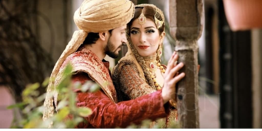 Destination Photographer Crafting Timeless Moments Amidst Nature