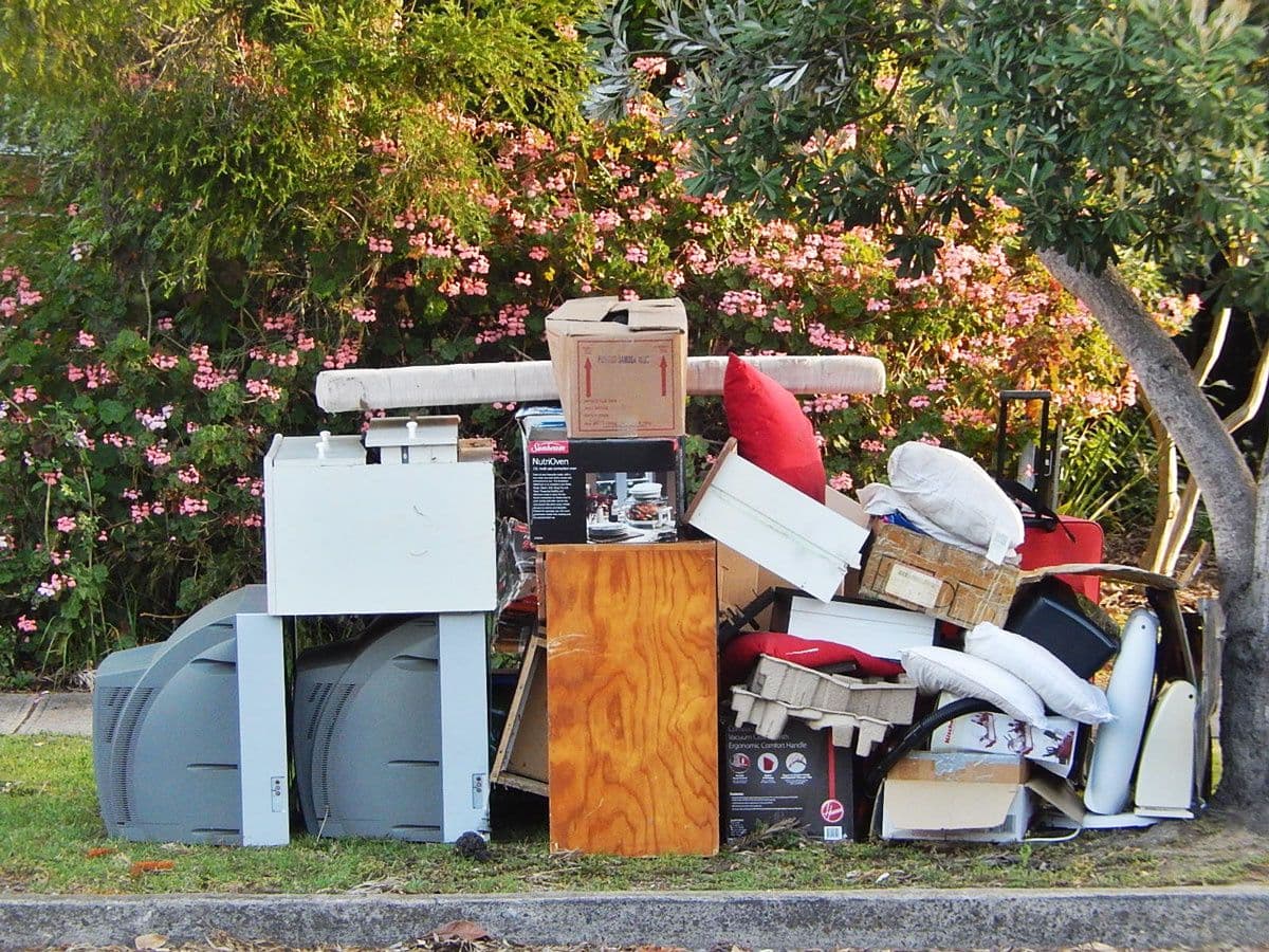 Efficient Debris Hauling Services Phoenix AZ for Stress-Free Cleanup